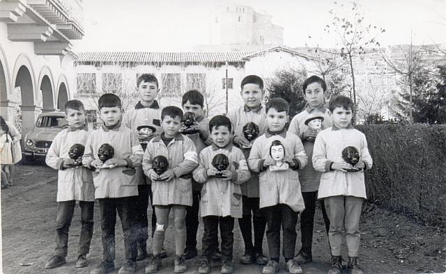 1960s grupo de escolares pidiendo para el domund