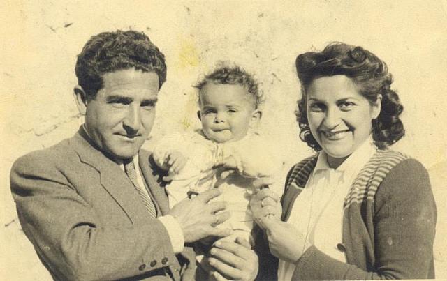 1945 isabel con sus padres