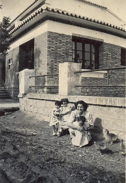 1949 mama con isa alicia y maria en la casa de quinto