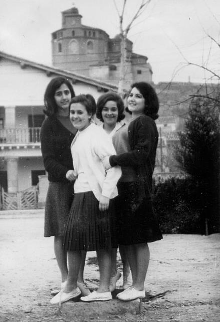 1964 isabel oliete y sus amigas en un viaje a quinto