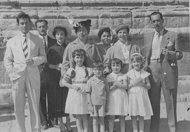 1940 Luis Arilla a la izquierda y familia