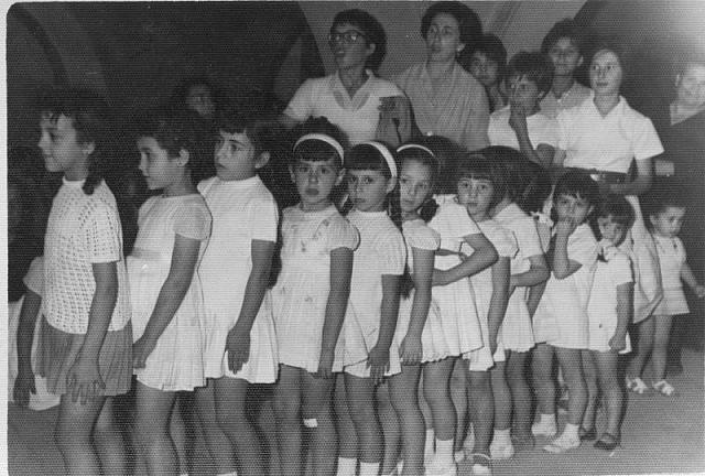 1960 grupo en la iglesia