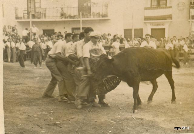 1930s vaquillas en la plaza vieja