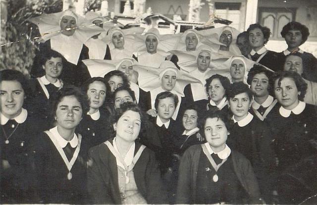1960s Monjas y Alumnas de la Casa Amparo de Zaragoza