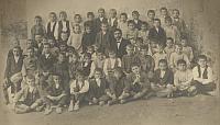 1912 foto de la escuela con el maestro