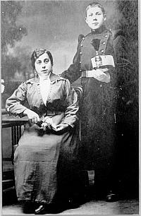 1915 madre e hijo de militar