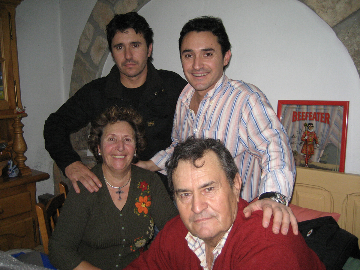 Pablo Subías con su mujer Mari Carmen y sus hijos Agustín y José Luis
