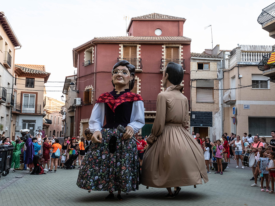 Danza de Gigantes y Cabezudos en las fiestas de Santa Ana